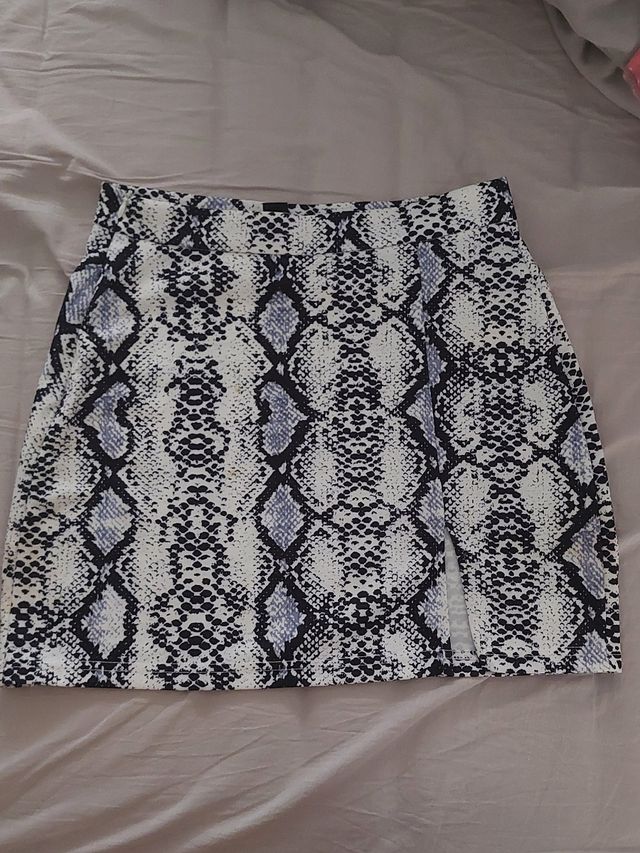 Mini falda serpiente