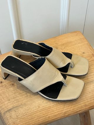 Sandalias tacón beige