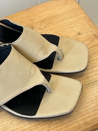 Sandalias tacón beige
