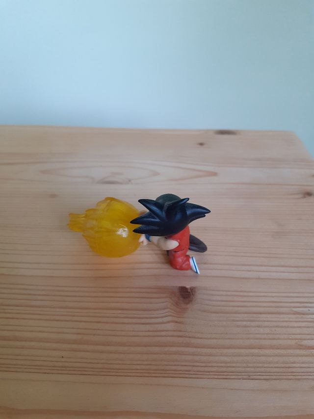 Figura Goku Kamehameha 4cm