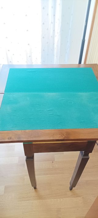 Mesa de juego antigua de madera, desplegable
