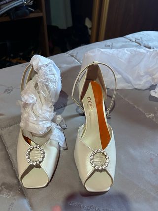 Zapatos beige  marca DERÒ boda/fiesta