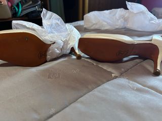 Zapatos beige  marca DERÒ boda/fiesta