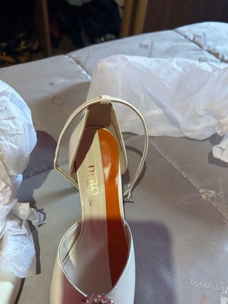 Zapatos beige  marca DERÒ boda/fiesta