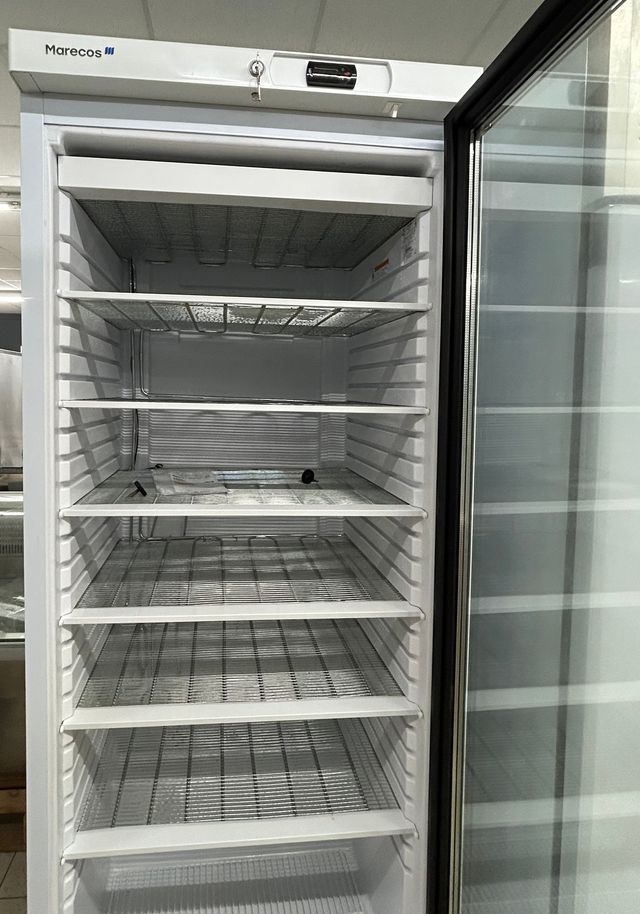 CONGELADOR VERTICAL - AP600