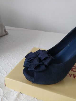 Zapatos tacón azul marino