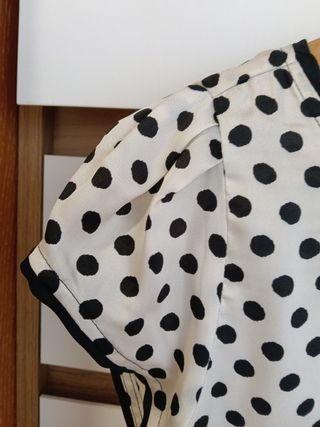 Blusa Zara lunares blanco-negro M