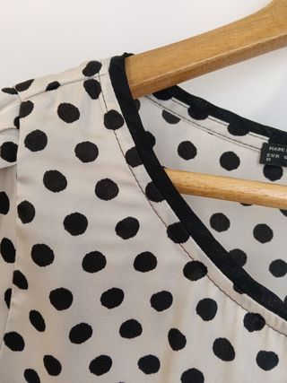 Blusa Zara lunares blanco-negro M