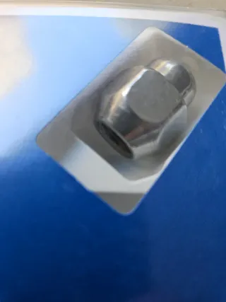 Red maletero y Tuercas Antirrobo rueda Hyundai.