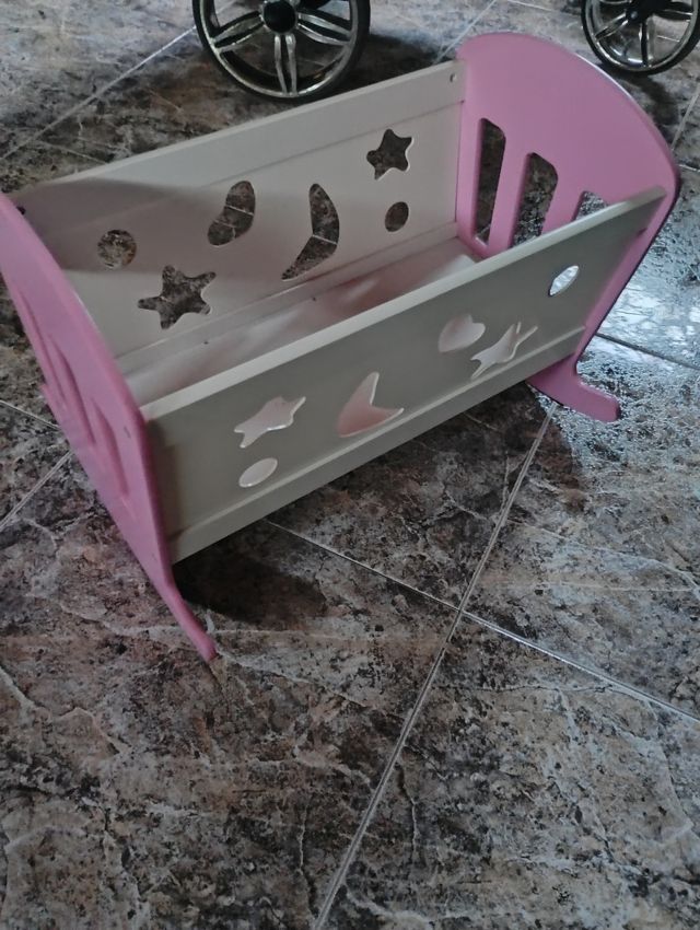 Cuna balancín juguete.