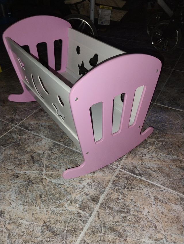 Cuna balancín juguete.