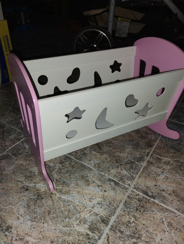 Cuna balancín juguete.