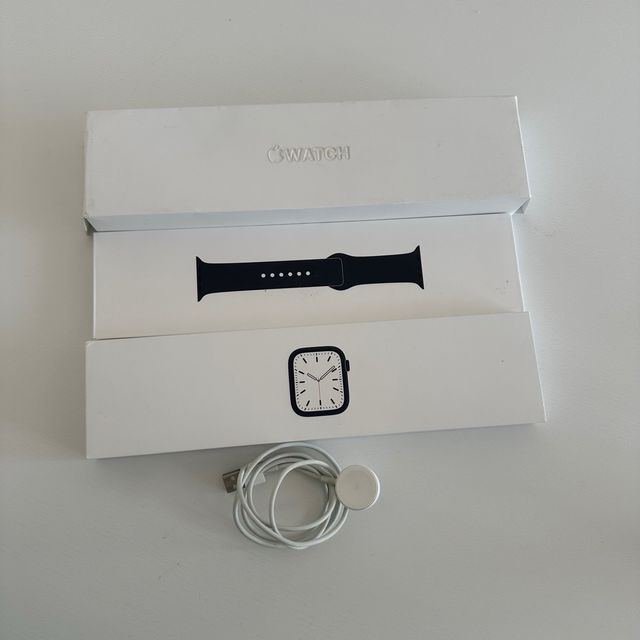 Apple Watch Series 7  (GPS + Cellular, 45mm)