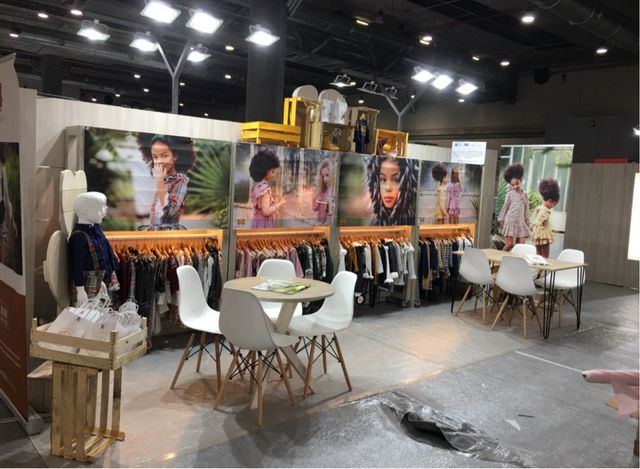 Mobiliario tienda ropa - Madera y metal