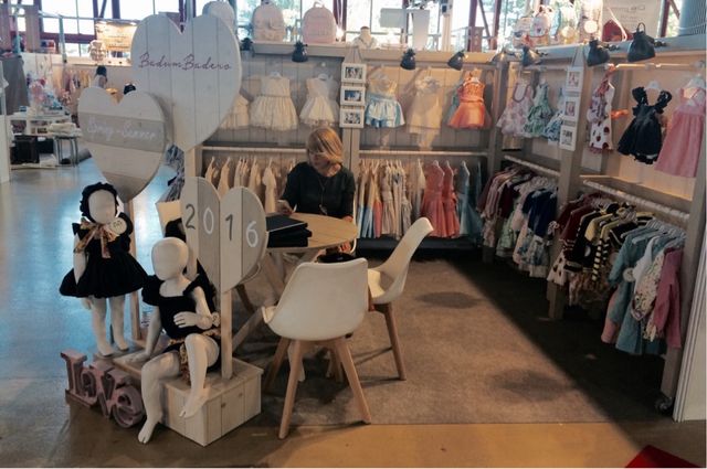 Mobiliario tienda ropa - Madera y metal