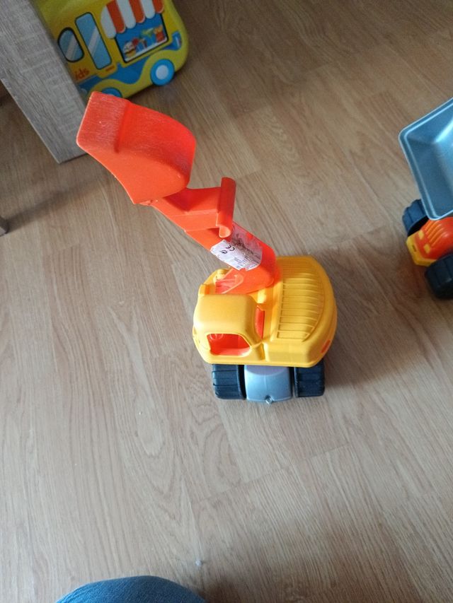 3 camiones de juguete