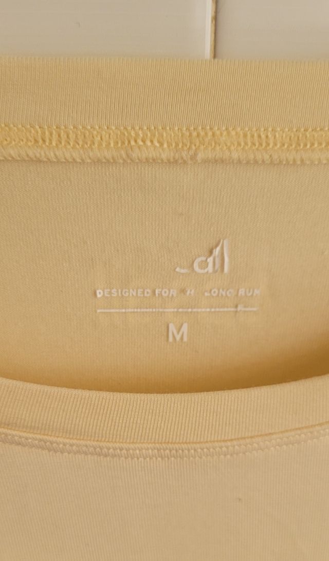 Camiseta deportiva Casall M amarillo mantequilla