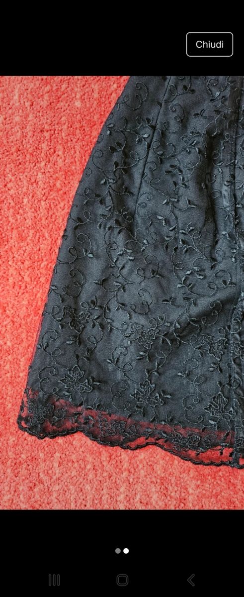 Gonna nera ricamata
