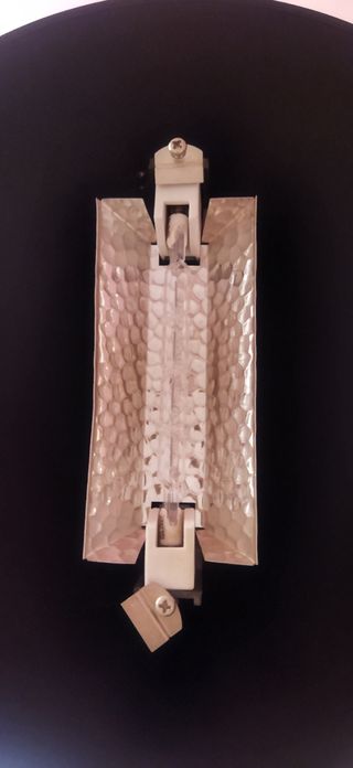 Lámpara de pie de metal negra regulable