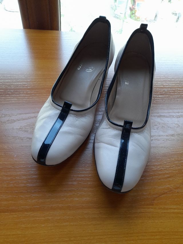 Zapatos tacón piel beige-marrón