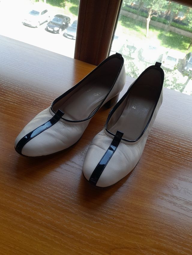 Zapatos tacón piel beige-marrón