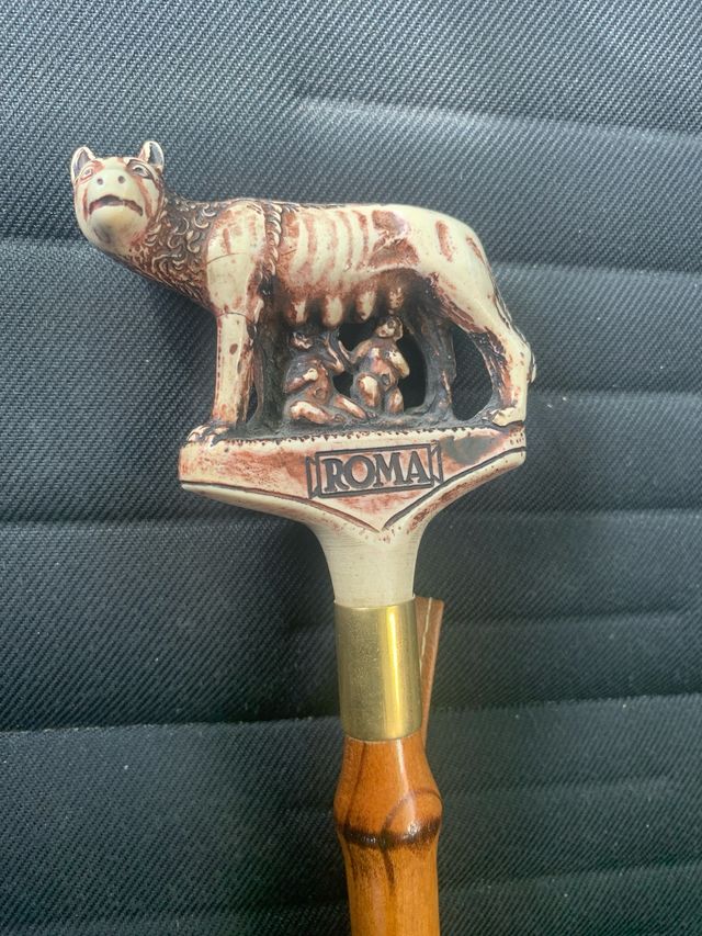 Bastón Loba Capitolina Romana