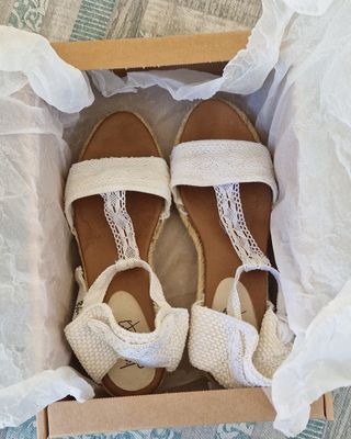 Sandalias cuña Lisa López blancas