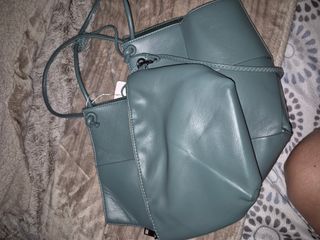 Bolso verde nuevo con neceser