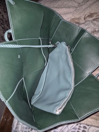 Bolso verde nuevo con neceser