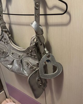 Bolso plateado brillante
