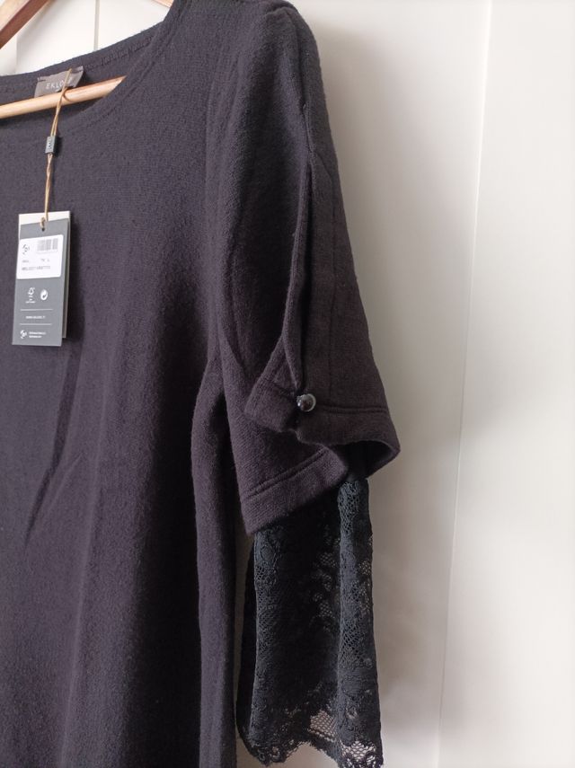 Vestito nero con mezza manica in pizzo