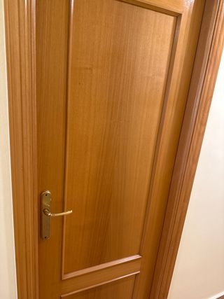 Puertas madera maciza 2 mas una con cristal 