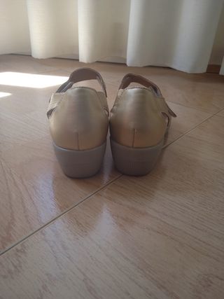 Zapatos Clowse dorados