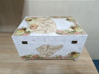 Caja de madera vintage con rosas