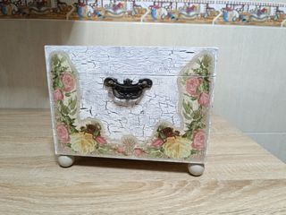 Caja de madera vintage con rosas