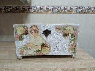 Caja de madera vintage con rosas
