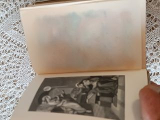 Antiguo libro religioso.