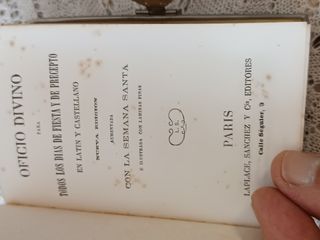 Antiguo libro religioso.