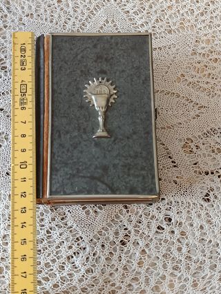 Antiguo libro religioso.