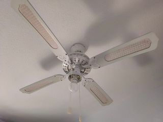 Ventilador techo blanco - metal y madera