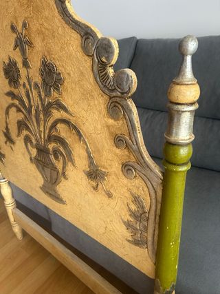 Cabecero antiguo pintado a mano