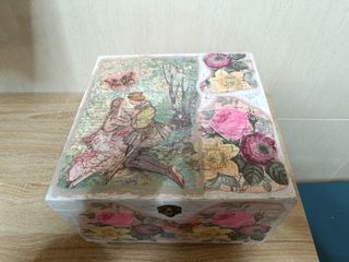 Baúl madera rosa y blanco