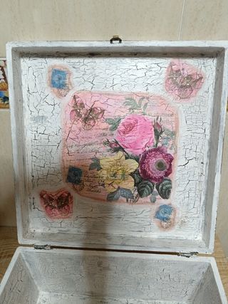 Baúl madera rosa y blanco