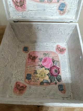 Baúl madera rosa y blanco