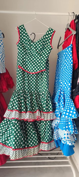 Trajes rocieros lunares: azul, verde. Precio unida