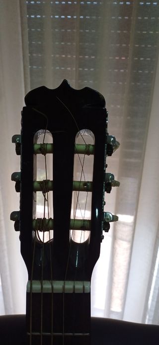 Guitarra acustica maison