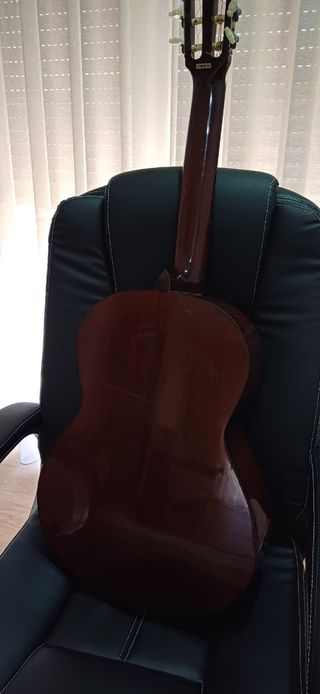 Guitarra acustica maison