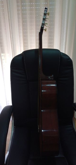 Guitarra acustica maison