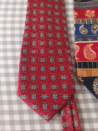 2 Corbatas elegantes

Ideal para FERIA