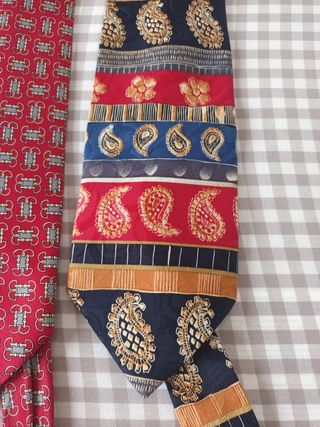 2 Corbatas elegantes

Ideal para FERIA